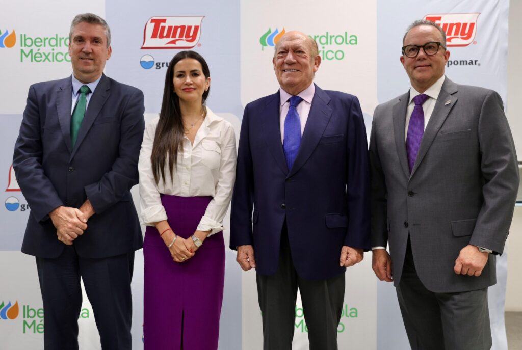Vicente Aparicio Director comercial de Iberdrola Katya Samohano Directora General de Iberdrola México Don Antonio Suárez presidente de Grupomar Antonio Guerra Director General de Grupomar