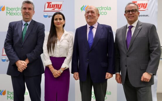 Vicente Aparicio Director comercial de Iberdrola Katya Samohano Directora General de Iberdrola México Don Antonio Suárez presidente de Grupomar Antonio Guerra Director General de Grupomar